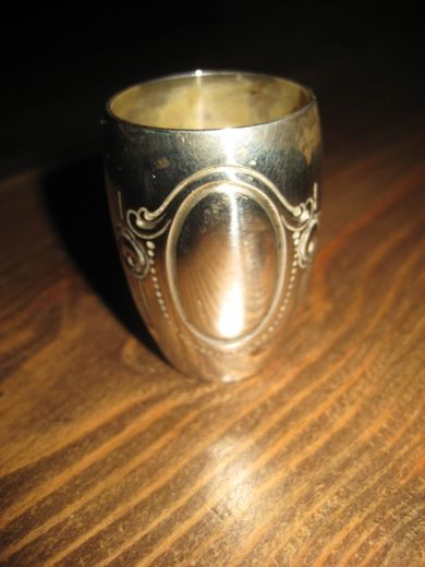 Eldre beger i sølv stempla 830S 5 CM HØGT