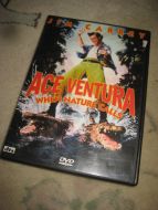 ACE VENTURA.1995, 90 MIN, 7 ÅR. 