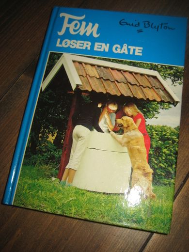 BLYTON: FEM LØSER EN GÅTE Bok nr 20 1988