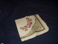Serviett med blomstermotiv fra eldre samling