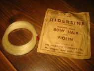 Pakke med innhold HIDERSHINE BOW HAIR FOR VIOLIN 50 tallet