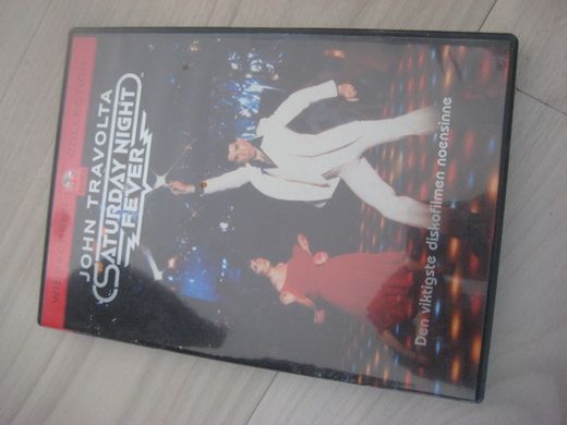 JOHN TRAVOLTA SATURDAY NIGHT FEVER 18 ÅR 1977 112 MIN