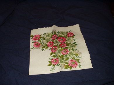 Serviett med blomstermotiv fra eldre samling
