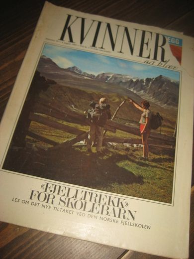 1965 nr 032 KVINNER OG KLÆR