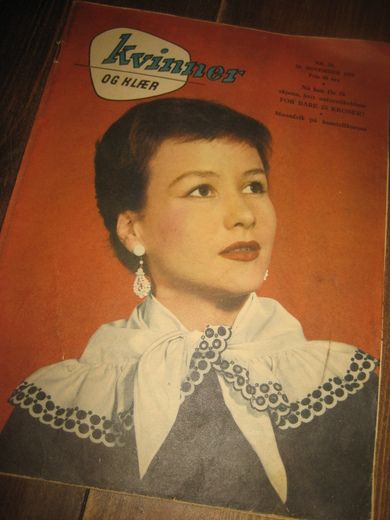 1953 nr 024 Kvinner og klær