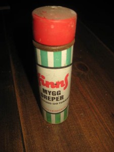 Sprayboks med noe innhold, FINNS MYGG DREPER, fra Finn Hvistendal, Manglerud, Oslo, 60 tallet.