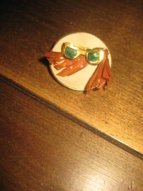 Jakkenål fra eldre dager briller