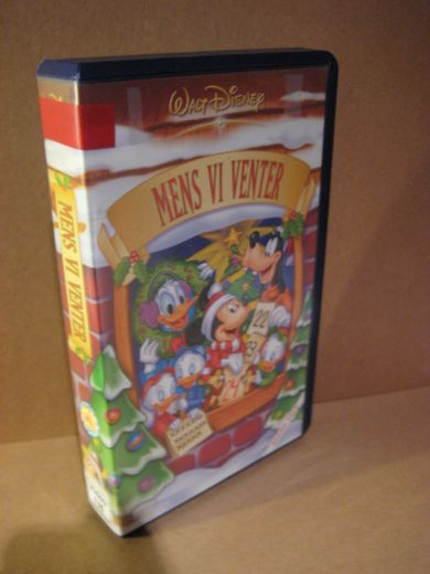 MENS VI VENTER 2001 95 MIN FOR ALLE