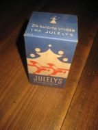 Strøken eske med 24 ubrukte kulørte vridde julelys fra Christian Holter Oslo 50 tallet