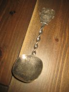 pynteskei med motiv av vikingskip ca 13 cm lang