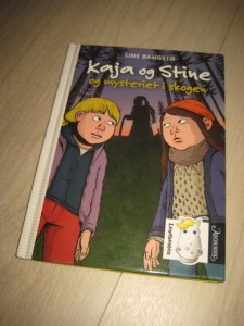 Kaja og Stine og mysteriet i skogen. 2012.