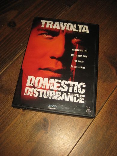 TRAVOLTA DOMESTIC DISTURBANCE 2001 85 MIN 15 ÅR