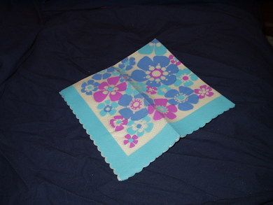 Serviett med blomstermotiv fra eldre samling
