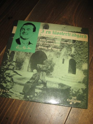 RONNY RONALDE: I EN KLOSTERTREGÅRD / SKRIDSKOÅKERNA