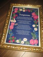 Bilde i glass og ramme med tekst: Fotsporene 4 vers