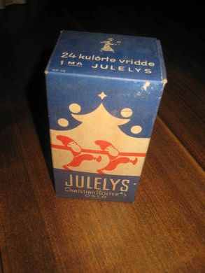 Strøken eske med ubrukt innhold, 24 kulørte vridde JULELYS fra Christian Holter, Oslo, 