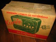 En meget pen eske til RADIONETTE KURER RADIO, ca 36*15 cm stor,16 cm høg. Sendt fra Radionette radiofabrik, Oslo, 50 tallet. 