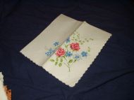 Serviett med blomstermotiv fra eldre samling
