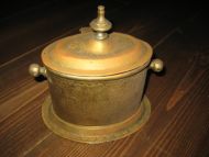 Messingarbeid ovalt med lokk