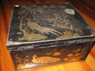 Gammel engelsk kjeksboks noe for deg?