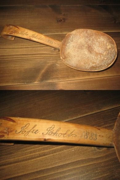 Meget pen tresleiv, merka med namn og årstall 1883. Kjem fra Sjøholt på Sunnmøre.