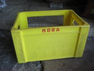 NORA hardplastkasse fra 60 tallet For små brusflasker 40*27 cm stor 22 cm høg