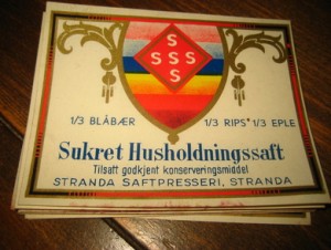 Etikett, SUKRET HUSHOLDNINGSSAFT, fra Stranda Saftpresseri, 60-70 tallet. Lag din egen saft, og bruk en dekorati etikett. 