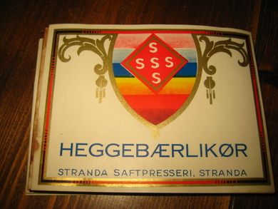 Etikett HEGGEBÆRLIKØR fra Stranda Saftpresseri 60-70 tallet Lag din egen likør og bruk en dekorati etikett