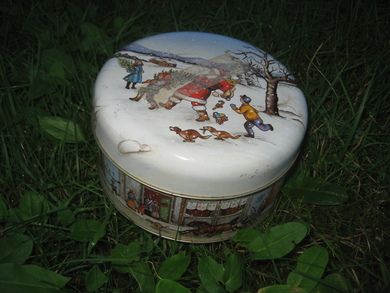 Pen boks med julemotiv ca 18 cm i diameter