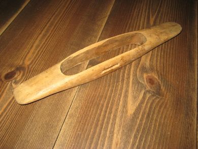 Gammel vevskyttel, ca 31 cm lang. 1800 tallet.