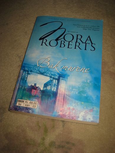 ROBERTS NORA: Bak murene 2008