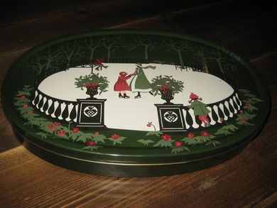 Oval boks til dine kaker? Ca 32 cm lang