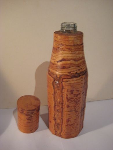 Drikkeflaske dekt med tjukkt lag never pen til fjellturen etc