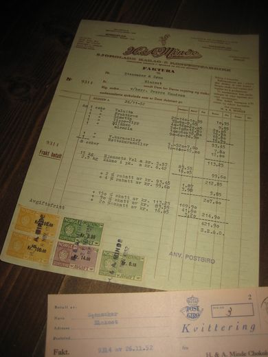 Minde SJOKOLADE - KAKAO & KONFEKTFABRIKK 26 11 1952 med kr 214 90 i stempelmerker