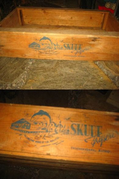 Fiskekasse i tre fra SKUDE fryseri Skudeneshavn 40 tallet ca 53*95 cm stor ca 20 cm høg