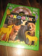 OPPDAG VERDENS DYR: Dyr i SKOGEN. . . Bok og DVD. 12 klistremerker, 6 farveblyanter, blyantspisser og fargebok. DVD undervisningsfilm. Meget bra tillaga. 