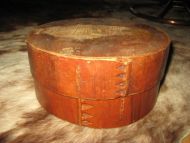 Never eske, ca 21 cm i diameter. 1800 tallet.