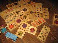 Lot spill med trebrikker….....