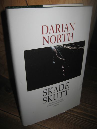NORTH, DARIAN: SKADE SKUTT. 1999.