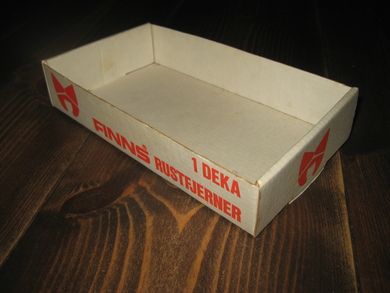 Eske med tekst: FINNS RUSTFJERNER 70-80 tallet