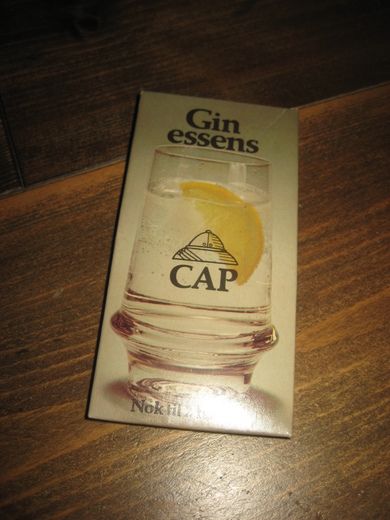 Uåpna pakke med ubrukt innhold Gin essens fra Tomten 60-70 tallet