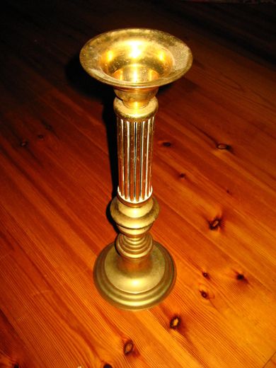 Tung lysestake i messing golvmodell 46 cm høg