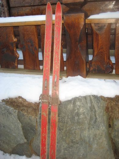Røde treski ca 175 cm lange 60 tallet