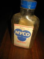 Flaske uten innhold, NYCO FRUKTSALT, fra Nyegaard & Co, Oslo, 50 tallet.