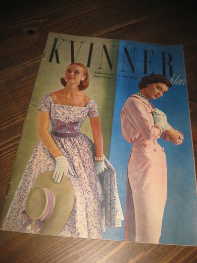 1958 nr 019 KVINNER OG KLÆR
