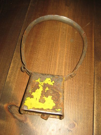 Gammel pen saue -kubjelle? Med jernklave god lyd på denne 40-50 tallet