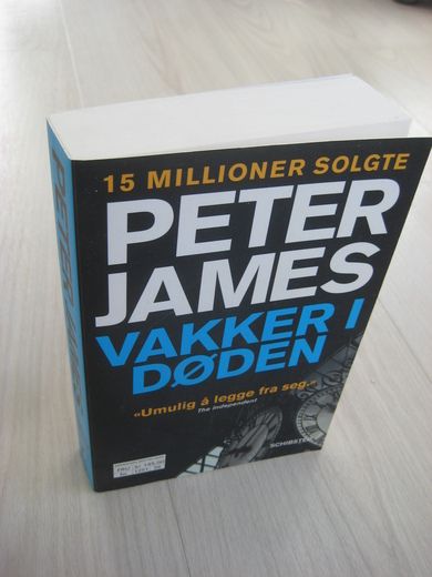 JAMES PETER: VAKKER I DØDEN 2015