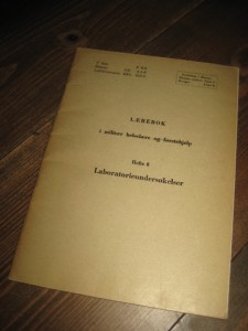Lærebok i militær helselære og førstehjelp. Laboratorieundersøkelser. 1962.