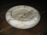 Askebeger i alabast stein, ubrukt. Ca 15 cm i diameter.