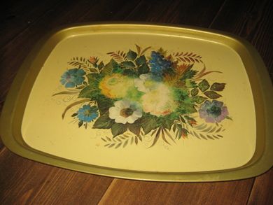 Eldre delvis ovalt serveringsfat tykk metallplate ca 46*35 cm stort